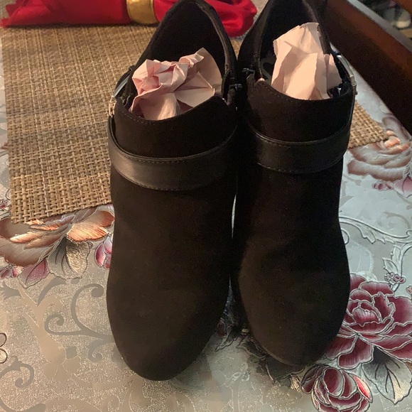 Ankle boots - Picture 2 of 5